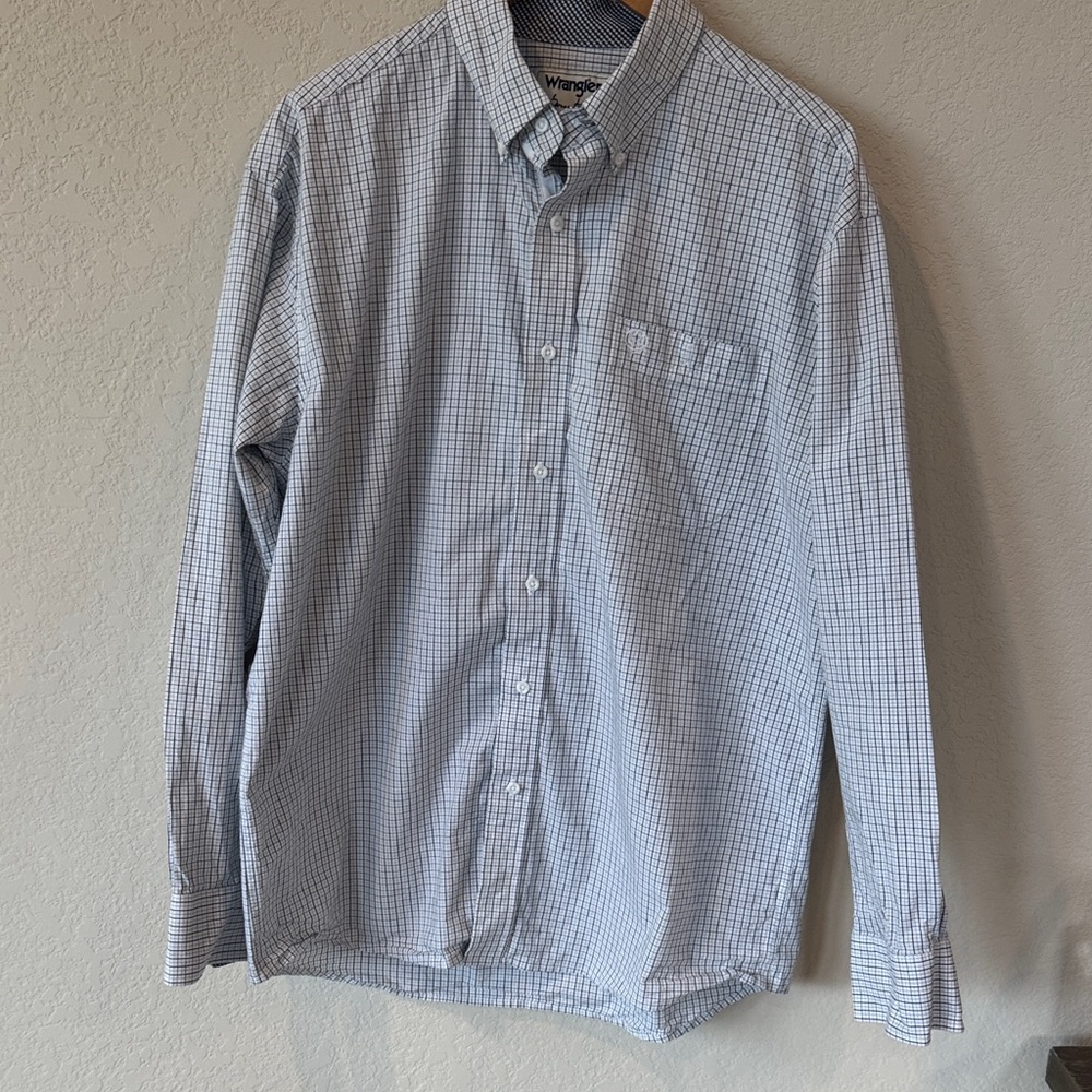 Wrangler Men's Light Blue Plaid Button Down Shirt